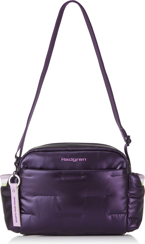 Paarse, glanzende, gewatteerde schoudertas met Hedgren-logo en paarse band.