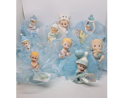 12 blauwe geboorte bedankjes babybeeldjes met chocoladebonen