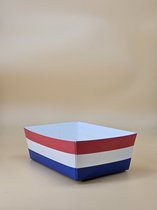 100x Luxe kartonnen frietbak met Nederlandse vlag - 125x85x50- snackbak - serveerschaal - patat - familiebak - barbecue - picknick - verjaardag - feest - koekjes - schaal - wegwerp - rood wit blauw - Nederland