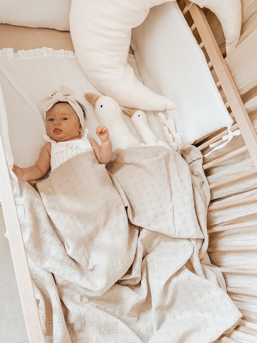 Swaddle xl 120x120 cm - sand - broderie - baby - hydrofiele doek natural - babyuitzet
