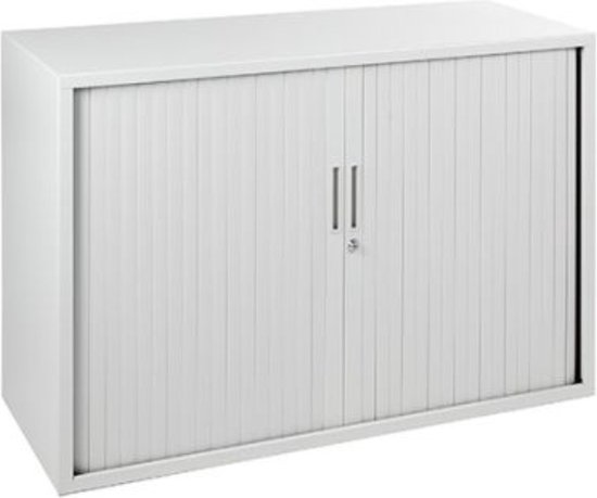 Witte archiefkast met rollemdeur, twee handgrepen en een slot. Afmetingen 80x120x45 cm.
