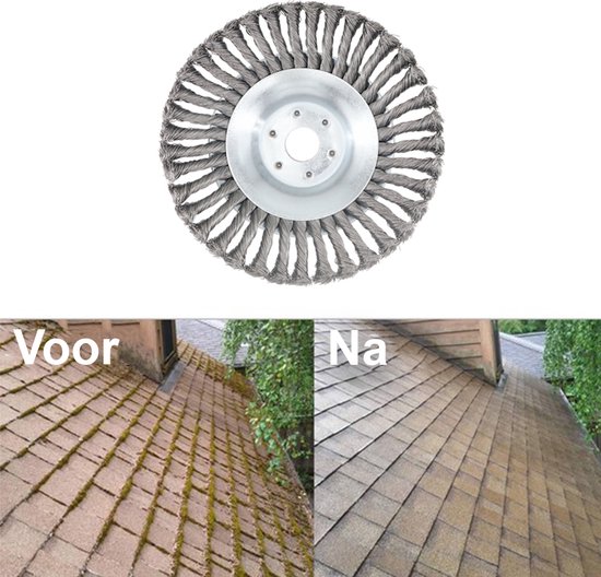 Vergelijking voor en na een dak met mos, schoongemaakt met een onkruidborstel.