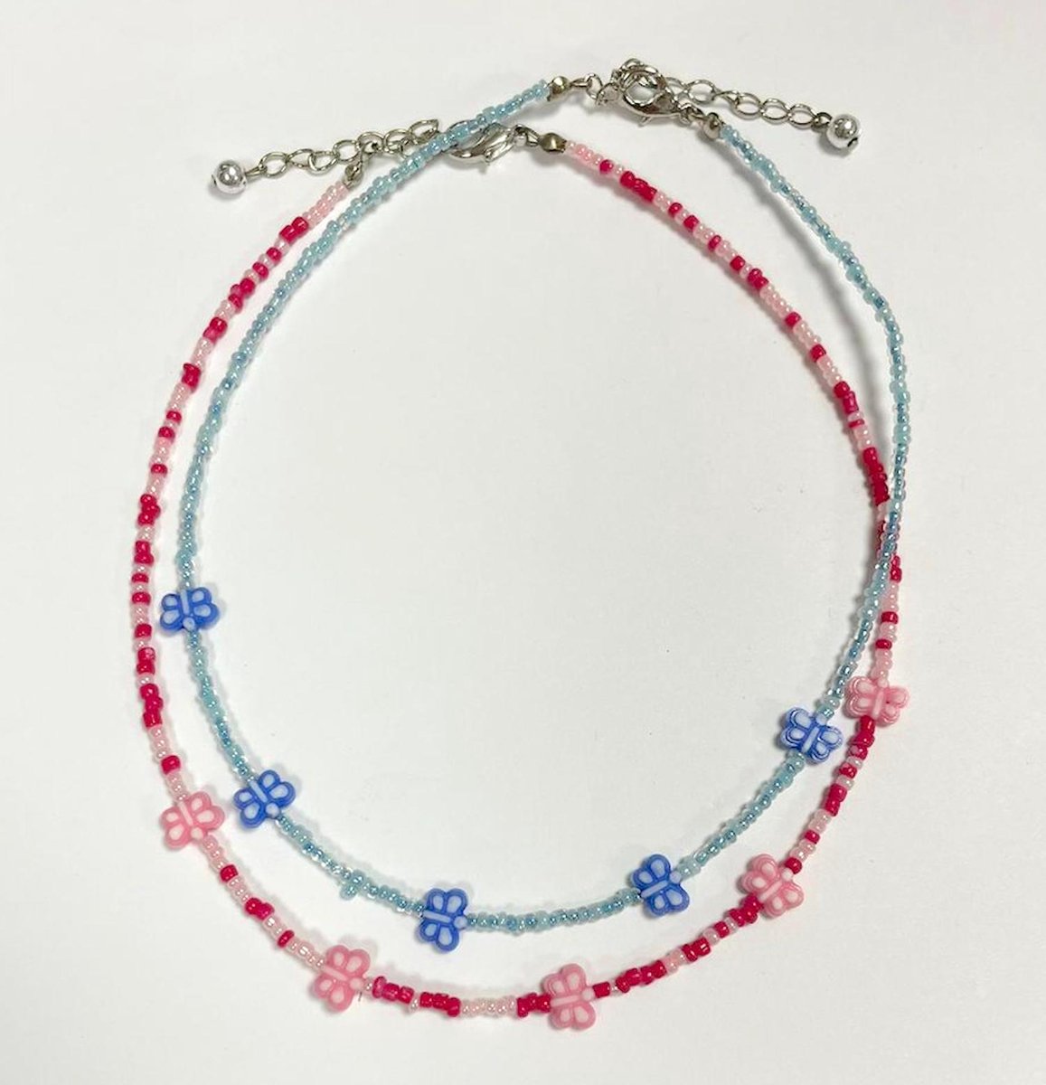 Ketting Set van 2 - Kralen en vlindertjes - 34 + 5 Centimeter, verstelbaar - Roze, blauw, zilverkleurig - Damesdingetjes