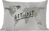 Buitenkussens - Tuin - Wereldkaart van grijze waterverf met de quote Get lost erop - 60x40 cm