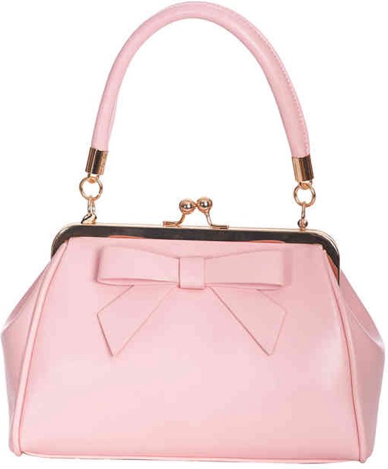 Sac à main rose avec nœud et fermoir doré.