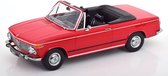 Het 1:18 gegoten model van de BMW 1600-2 Cabrio met afneembare softtop uit 1968 in rood. De fabrikant van het schaalmodel is KK Scale. Dit model is alleen online verkrijgbaar