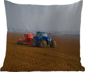 Sierkussen Buiten - Tractor - Blauw - Mist - 60x60 cm - Weerbestendig