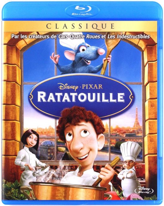 De voorkant van de Ratatouille Blu-ray disc. Remy de rat zweeft met een pollepel boven het hoofd van de jonge chef-kok, Linguini, die een pan vasthoudt. Twee vrouwelijke en een mannelijke chef-kok staan op de achtergrond.