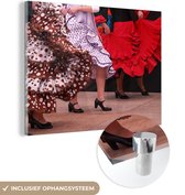 MuchoWow® Glasschilderij 80x60 cm - Schilderij acrylglas - Vrouwen die de flamenco dansen - Foto op glas - Schilderijen