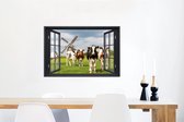 Wanddecoratie Metaal - Aluminium Schilderij Industrieel - Doorkijk - Koe - Molen - Koeien - Weiland - Gras - Groen - 90x60 cm - Dibond - Foto op aluminium - Industriële muurdecoratie - Voor de woonkamer/slaapkamer