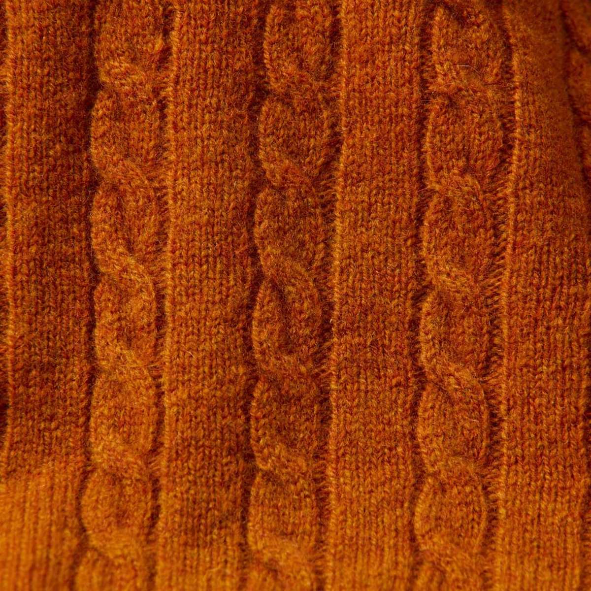 Osborne Knitwear Trui met dunne kabels en ronde hals - Lamswol - Oxide - M
