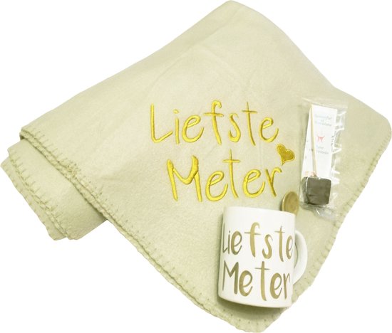 Relaxpakket: Beige fleecedeken met borduursel ‘Liefste Meter’ - Plaid - Meter Cadeau - Mok en Spoonful of Chocolate