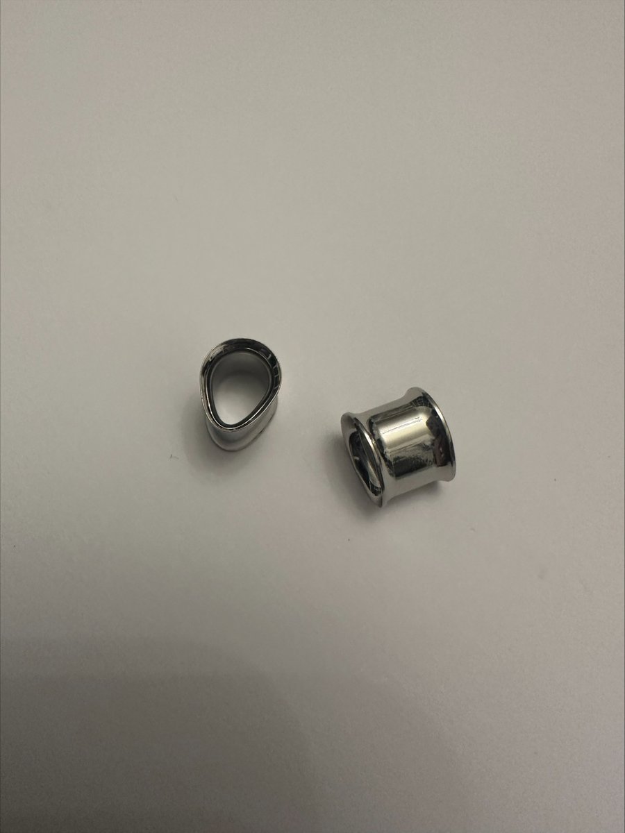 Piercing ear plug druppel 10 mm zilverkleurig