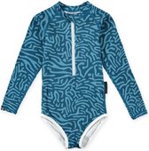 Beach & Bandits - Maillot de bain UV pour filles - Manches longues - UPF50+ - Deep Ocean - Plastic Soup Fond de teint - Blauw - taille 140-146cm