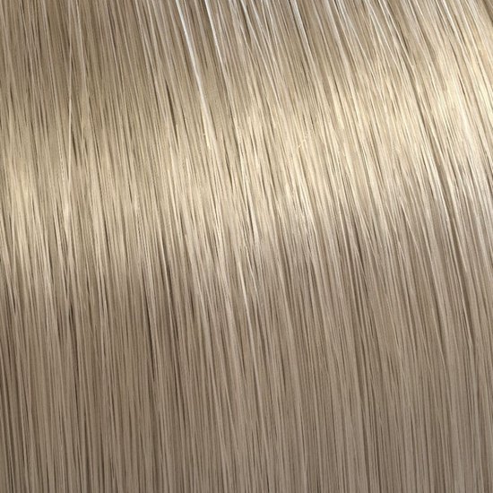 Gedetailleerde structuur van glanzend, recht, lichtbruin haar met gouden highlights.
