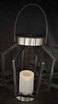 Kunststof solarlamp lantaarn met bruine riem - met flame effect kaars - zwart + bruin - tafel model / hangend model - hoogte 36 x 20 x 11 cm - Tuindecoratie - Tuinverlichting