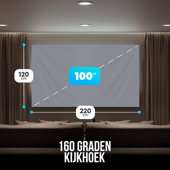 Projectiescherm van 100 inch met afmetingen 220x120 cm en 160 graden kijkhoek, gemonteerd in een woonkamer met twee banken.