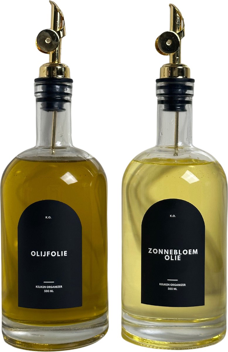 Goodz & Needz Olie dispenser 2 stuks Met Nederlandse voorbedrukte en blanco ovale labels zwart keuken inclusief trechter en stift Met gouden schenktuit Glas- Oliefles olijfolie 500 ml Goud