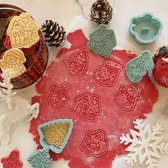 Het Baksel Van Kerstmis Het Maken Van Peperkoekkoekjes Koekjesdeeg En Koekjessnijders Op Keukenteller Image127052962