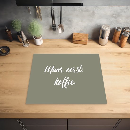 KitchenYeah® Inductie beschermer 59x52 cm - Spreuken - Maar eerst: koffie - Quotes - Koffie - Kookplaataccessoires - Afdekplaat voor kookplaat - Inductiebeschermer - Inductiemat - Inductieplaat mat