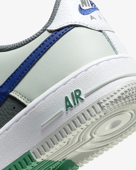 Nike Air Force 1 LV8 - Sneakers - Kinderen - Maat 35 - Light Silver/Wit/Smoke Grey/Deep Royal Blue - Nike