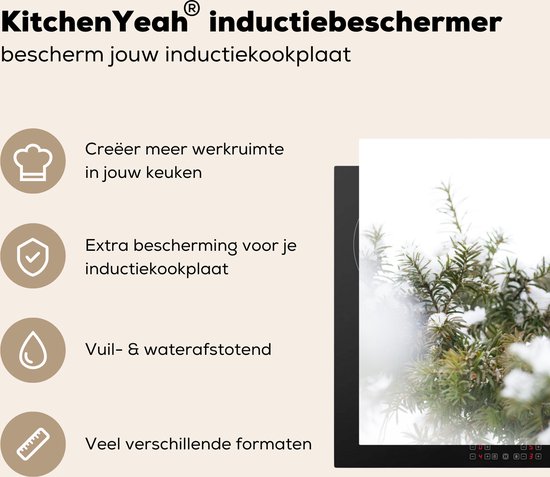 KitchenYeah® Inductie beschermer 81.2x52 cm - Eekhoorn - Den - Sneeuw - Kookplaataccessoires - Afdekplaat voor kookplaat - Inductiebeschermer - Inductiemat - Inductieplaat mat