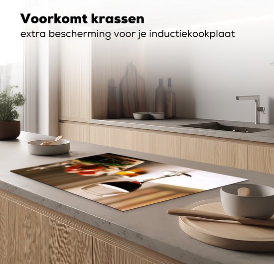 KitchenYeah® Inductie beschermer 81x52 cm - Lekkere rode wijn met groenten - Kookplaataccessoires - Afdekplaat voor kookplaat - Inductiebeschermer - Inductiemat - Inductieplaat mat
