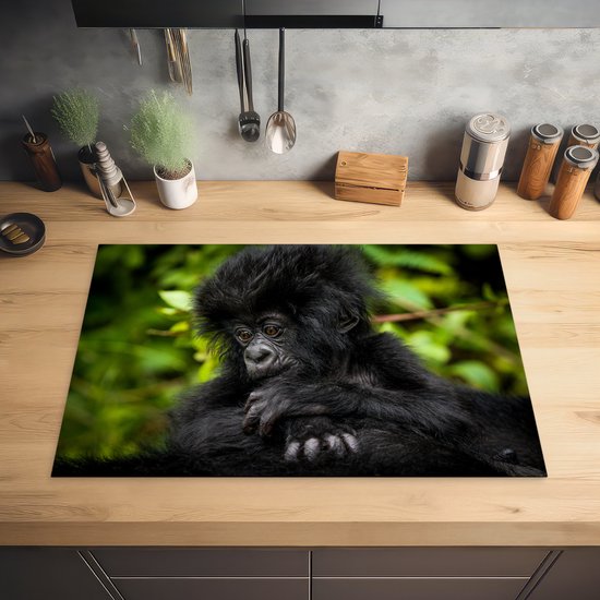 KitchenYeah® Inductie beschermer 76x51.5 cm - Close-up jonge gorilla - Kookplaataccessoires - Afdekplaat voor kookplaat - Inductiebeschermer - Inductiemat - Inductieplaat mat