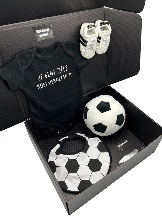 kraamcadeau voetbalbox baby met romper en babysneakers - keuze uit rompers - rechtstreeks opsturen ook mogelijk - kraampakket - babyshower van Deem Design. — afbeelding 2