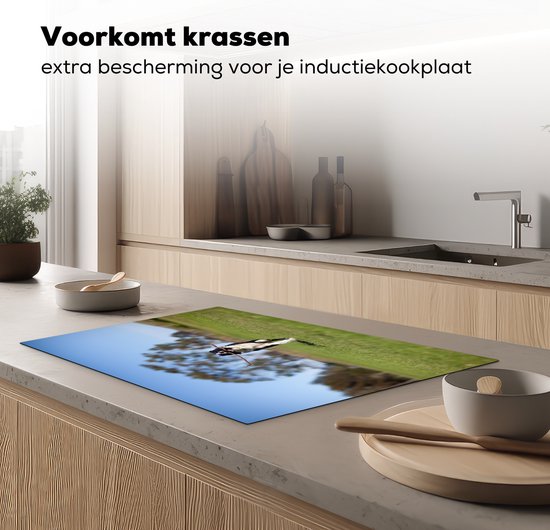 KitchenYeah® Inductie beschermer 81x52 cm - Een border collie met een stok in de mond - Kookplaataccessoires - Afdekplaat voor kookplaat - Inductiebeschermer - Inductiemat - Inductieplaat mat