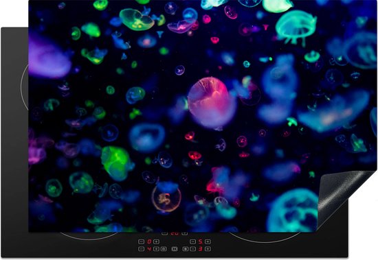KitchenYeah® Inductie beschermer 78x52 cm - Kwallen in neonlicht bij een aquarium - Kookplaataccessoires - Afdekplaat voor kookplaat - Inductiebeschermer - Inductiemat - Inductieplaat mat