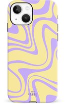 xoxo Wildhearts Sunny Side Up - Double Layer - Hard hoesje geschikt voor iPhone 15 case - Siliconen hoesje iPhone met golven print - Cover geschikt voor iPhone 15 beschermhoesje - geel / paars