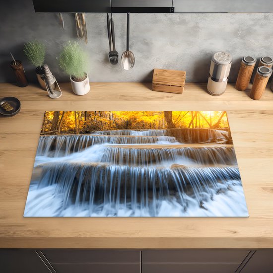 KitchenYeah® Inductie beschermer 77x51 cm - Waterval - Natuur - Bomen - Herfst - Landschap - Kookplaataccessoires - Afdekplaat voor kookplaat - Inductiebeschermer - Inductiemat - Inductieplaat mat