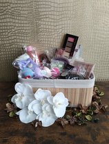 Verwenbox Make-up - leuk om cadeau te geven want deze box bevat heel veel verschillende producten.