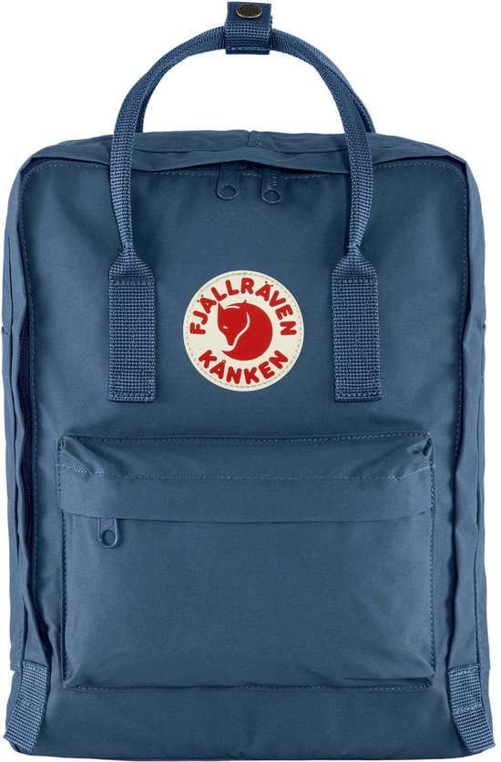 Blauwe Kånken rugzak met het Fjällräven logo en een voorvak.