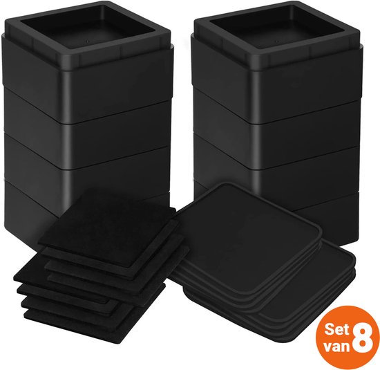 Set van 8 zwarte, stapelbare meubelverhogers met 8 zwarte schuimkussens en 8 zwarte antislip pads.