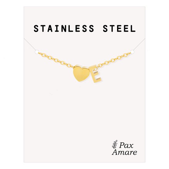 Gouden ketting met een hartje en de letter E, op een kaartje met 'STAINLESS STEEL'.