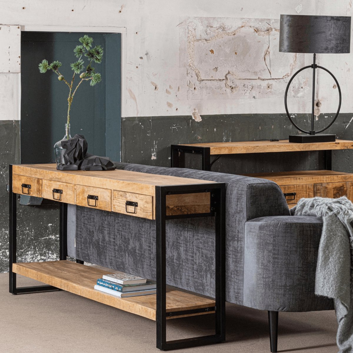 Mangohouten Sidetable Britt 4 lades Mahom Industrieel - Kleine tafel van Mangohout & Metaal - Industriële Huiskamertafel