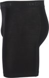 Zwarte Ten Cate basic shorts, van de zijkant gezien.
