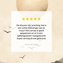 Avis 5 étoiles avec texte sur la toile 'Les couleurs sont magnifiques, elle attire vraiment le regard sur votre mur ! La toile est bien tendue et le système de suspension est inclus ! Super service & livraison rapide. Irene de Jong'.