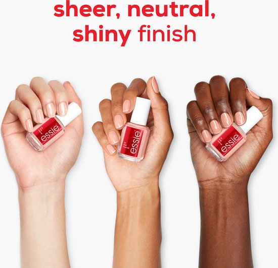 Drie handen met Essie nagellak in lichte, neutrale tinten. Sheer, neutraal, glanzende finish.