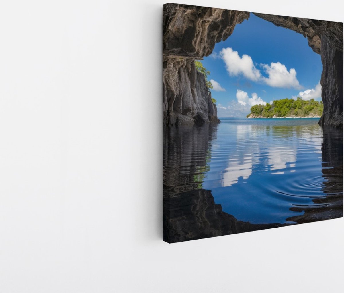 Saammp Canvas Schilderij - Uitzicht vanuit een grot - Landschap - Natuur - 30x30 - Foto op canvas - Wanddecoratie - Muurdecoratie Woonkamer - Slaapkamer decoratie - Canvas Print Multicolor