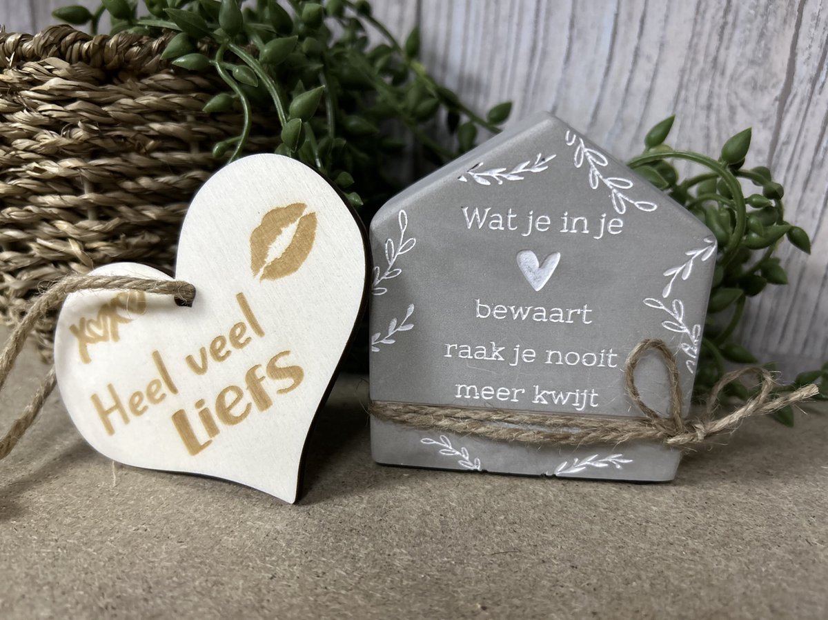 Creaties van Hier – Cement house In je hart met houten hartje - 8 cm – Cement