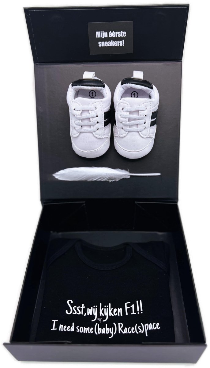 Kraamcadeau jongen, romper F1 - Formule 1 romper met stoere babysneakers - kraampakket - kan ook rechtstreeks worden verstuurd