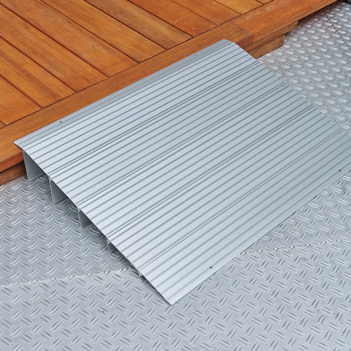 Datona® - Verstelbare Drempelhulp - 100 Millimeter - Aluminium | Max. Draagvermogen 300 kg | Drempelplaat | 55 x 86 x 10 cm