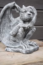 Gargoyle, de "denker", met hand op hoofd