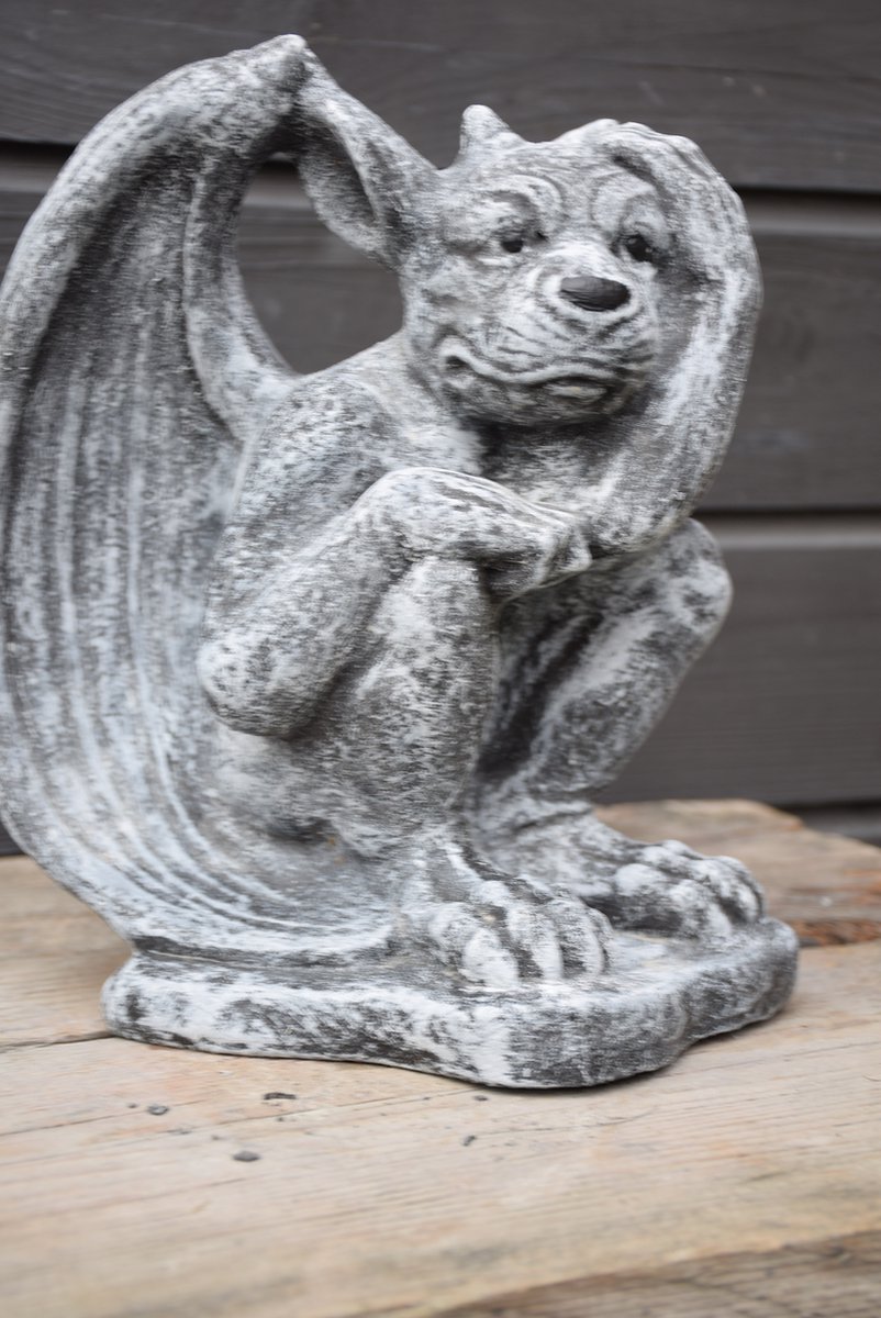 Gargoyle, de "denker", met hand op hoofd