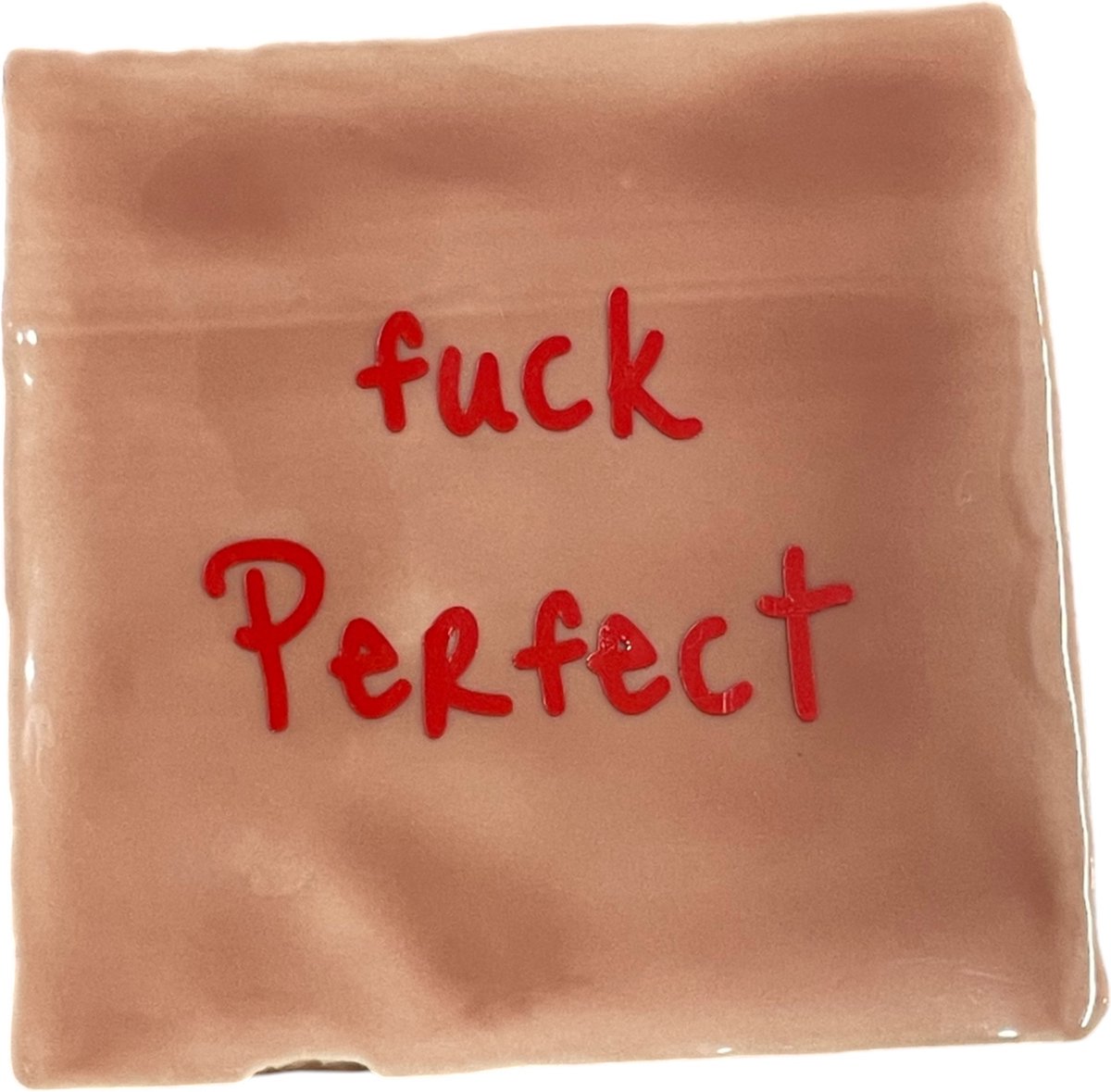 Hippe tegeltje met tekst: Fuck Perfect | Zalm/licht roze met rood | Gepersonaliseerde cadeau | Hippe Spreuktegel | Nieuwe woning cadeau | Housewarming cadeau