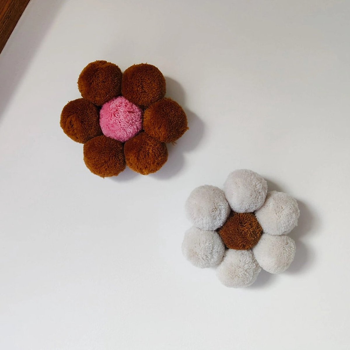 Wandhanger 2x bloem - kinderkamer - babykamer - meisjeskamer - beige - bruin - roze