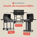 Drie zwarte houtskool BBQ's: smoker, 2-in-1 XL, en exclusief design. KitchenBrothers.